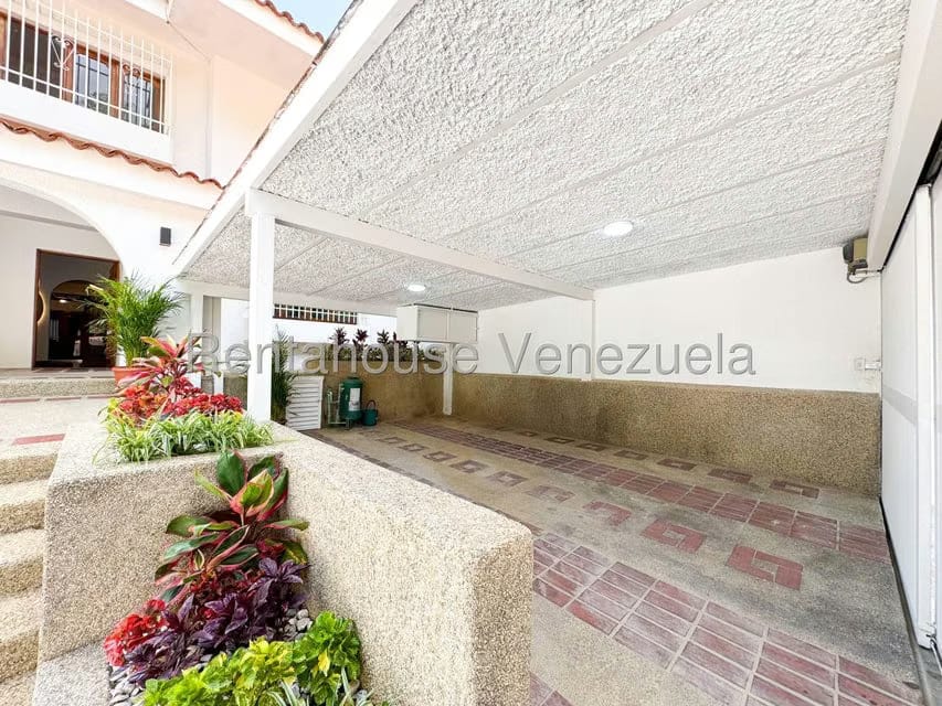 Casa (Duplex) en Venta en Prados del Este, Distrito Metropolitano - 88