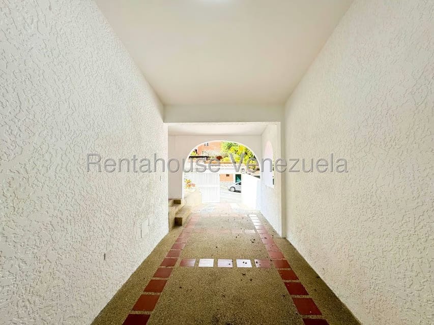 Casa (Duplex) en Venta en Prados del Este, Distrito Metropolitano - 90