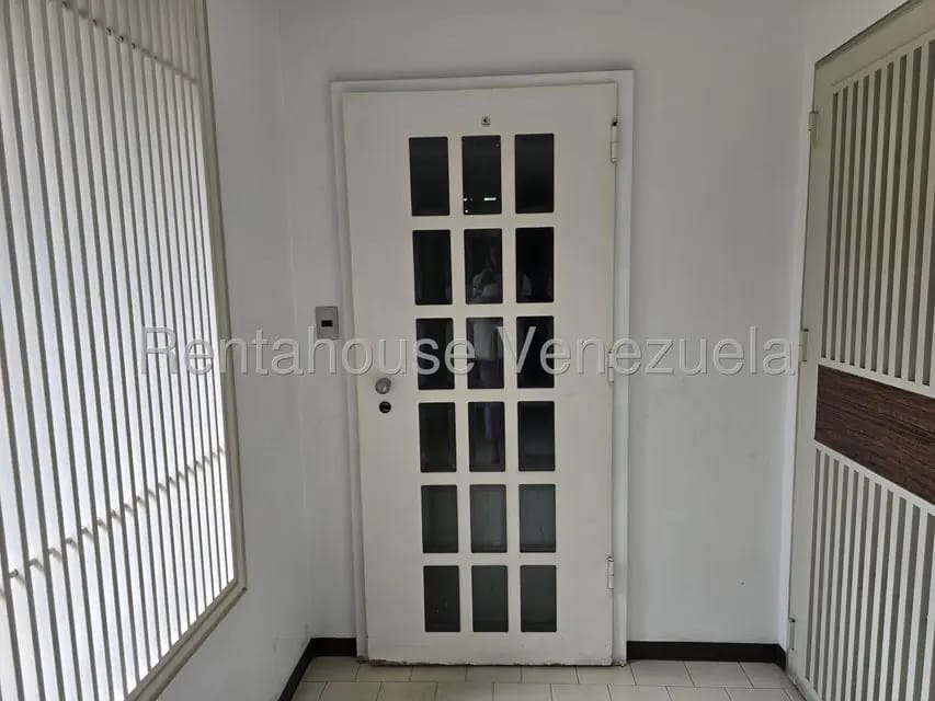 Apartamento (1 Nivel) en Alquiler en El Rosal, Distrito Metropolitano - 2