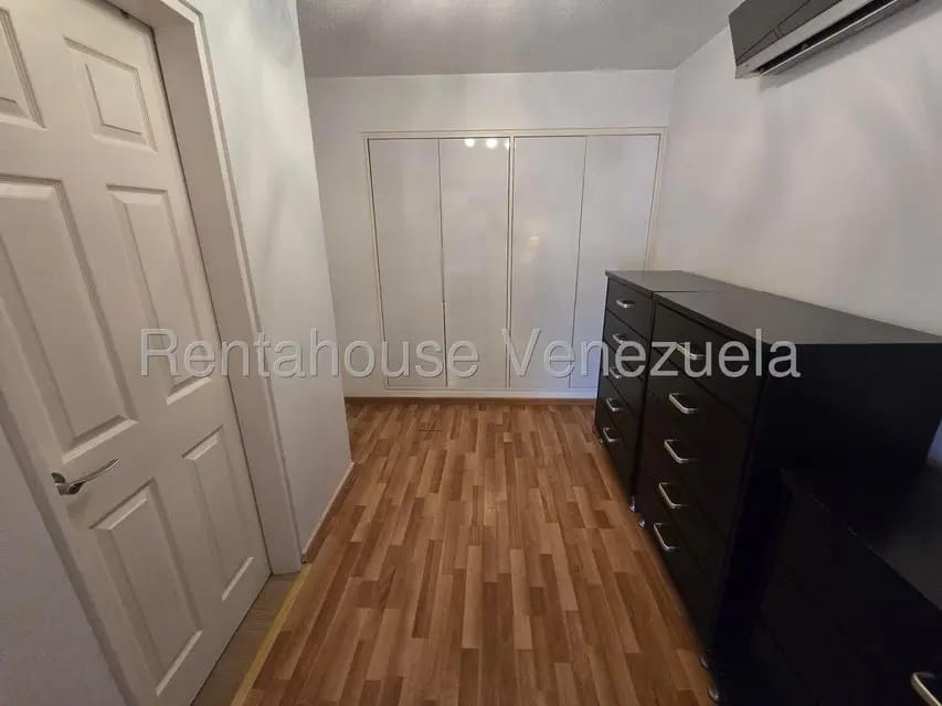Apartamento (1 Nivel) en Alquiler en El Rosal, Distrito Metropolitano - 11