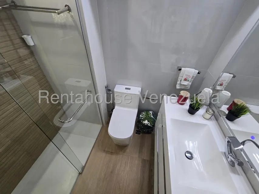 Apartamento (1 Nivel) en Alquiler en El Rosal, Distrito Metropolitano - 13