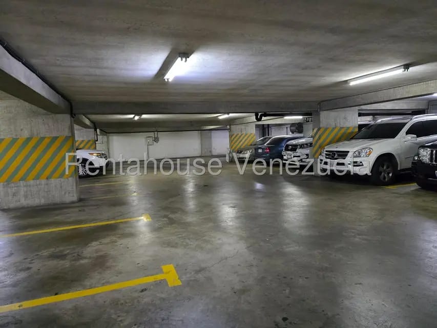 Apartamento (1 Nivel) en Alquiler en El Rosal, Distrito Metropolitano - 23