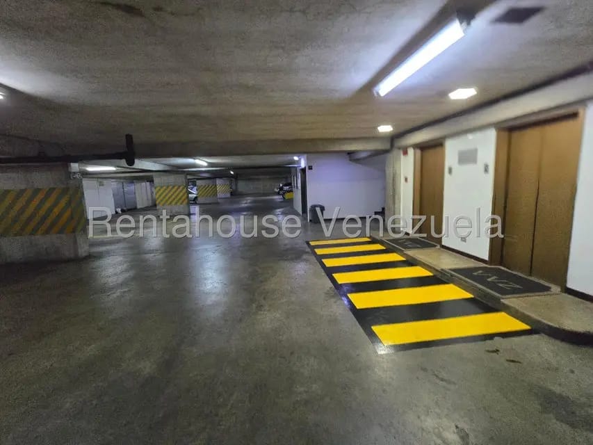Apartamento (1 Nivel) en Alquiler en El Rosal, Distrito Metropolitano - 24