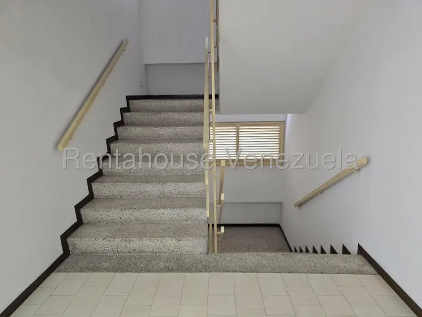 Apartamento (1 Nivel) en Alquiler en El Rosal, Distrito Metropolitano - 25