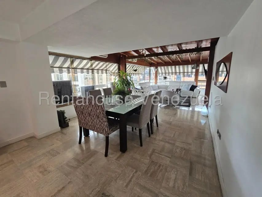 Apartamento (1 Nivel) en Alquiler en El Rosal, Distrito Metropolitano - 4