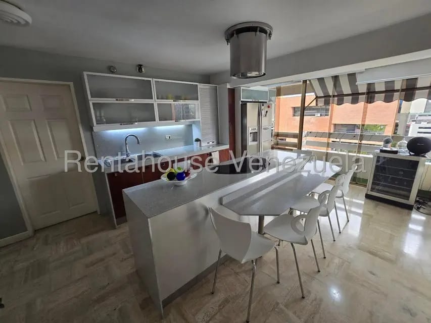 Apartamento (1 Nivel) en Alquiler en El Rosal, Distrito Metropolitano - 6