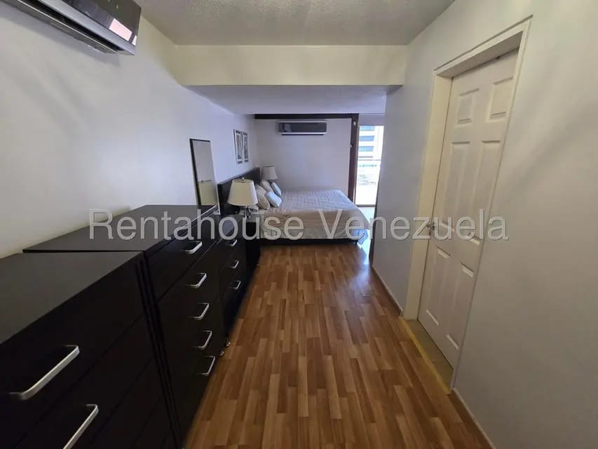 Apartamento (1 Nivel) en Alquiler en El Rosal, Distrito Metropolitano - 10