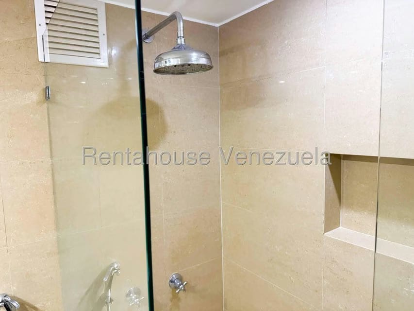 Apartamento (1 Nivel) en Venta en Los Chorros, Distrito Metropolitano - 23