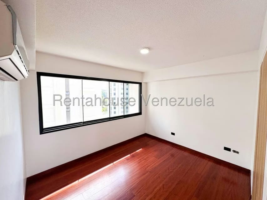 Apartamento (1 Nivel) en Venta en Los Chorros, Distrito Metropolitano - 25