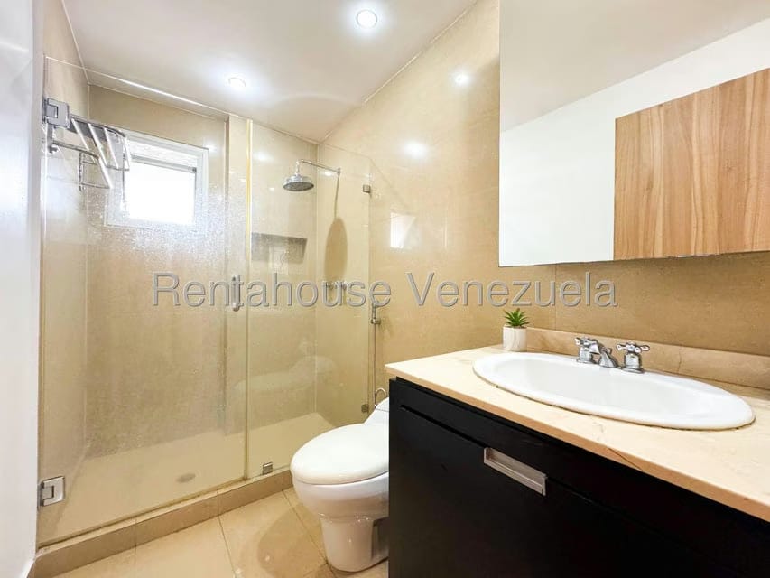 Apartamento (1 Nivel) en Venta en Los Chorros, Distrito Metropolitano - 27
