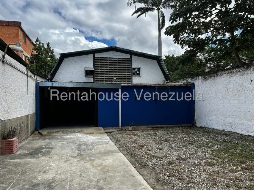 Comercial (Galpon - Deposito) en Alquiler en Centro, Lara