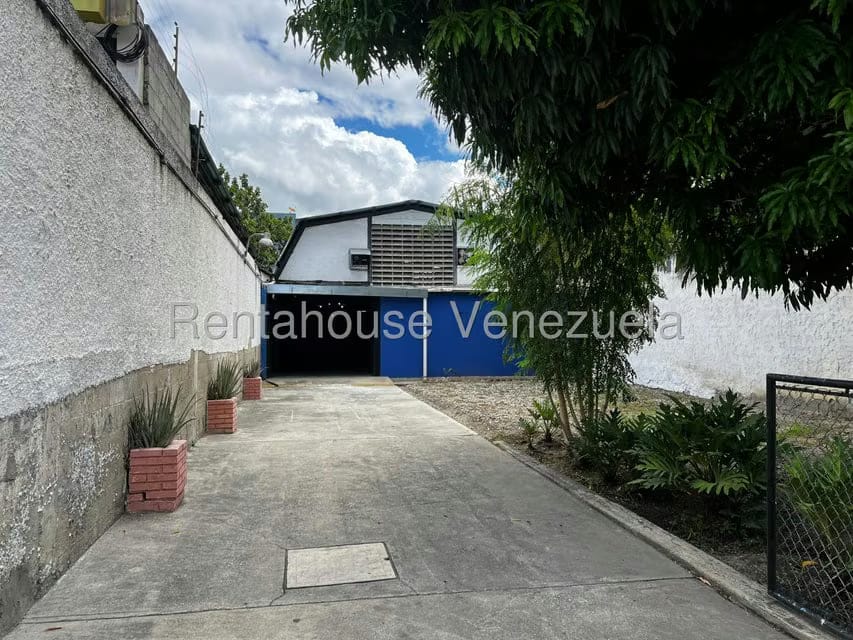 Comercial (Galpon - Deposito) en Alquiler en Centro, Lara - 2