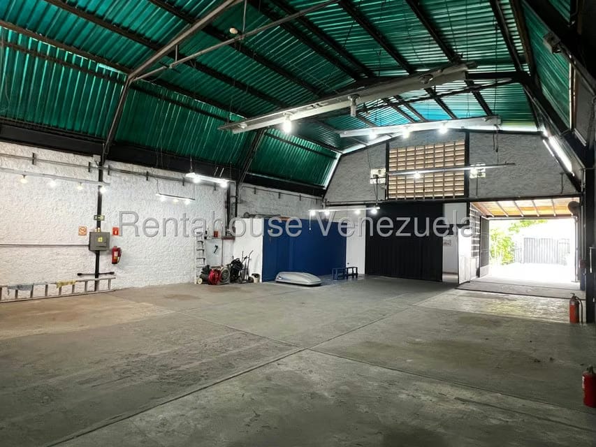 Comercial (Galpon - Deposito) en Alquiler en Centro, Lara - 11