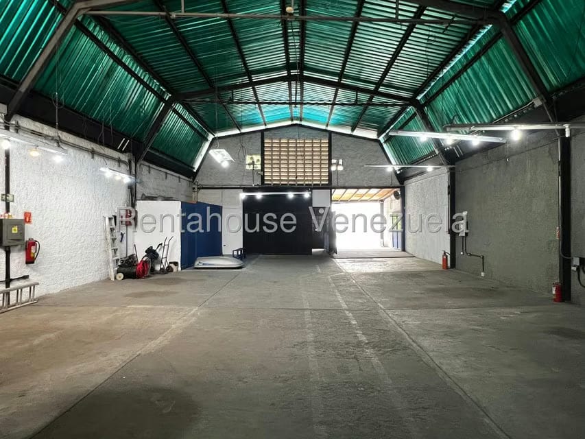 Comercial (Galpon - Deposito) en Alquiler en Centro, Lara - 12