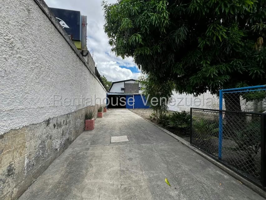 Comercial (Galpon - Deposito) en Alquiler en Centro, Lara - 3