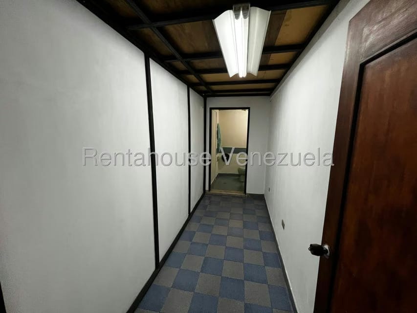 Comercial (Galpon - Deposito) en Alquiler en Centro, Lara - 21