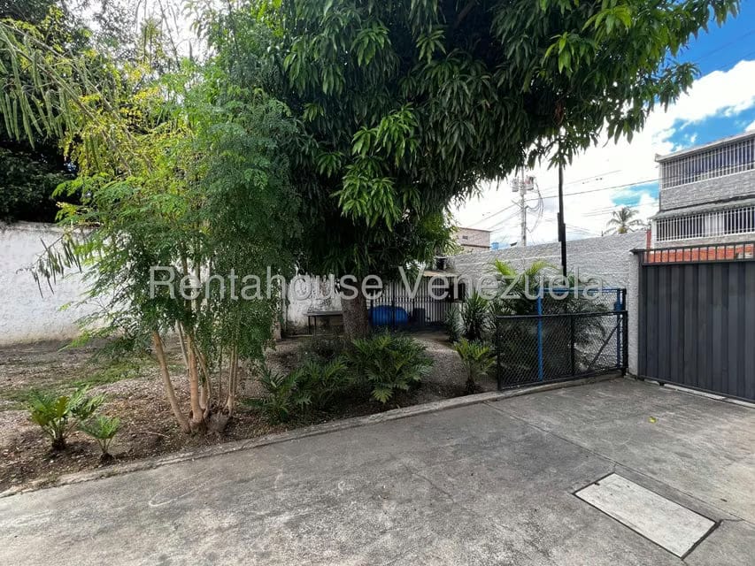 Comercial (Galpon - Deposito) en Alquiler en Centro, Lara - 23