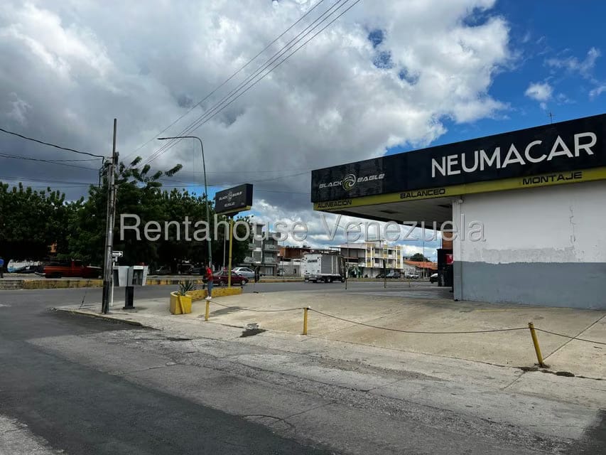 Comercial (Galpon - Deposito) en Alquiler en Centro, Lara - 26