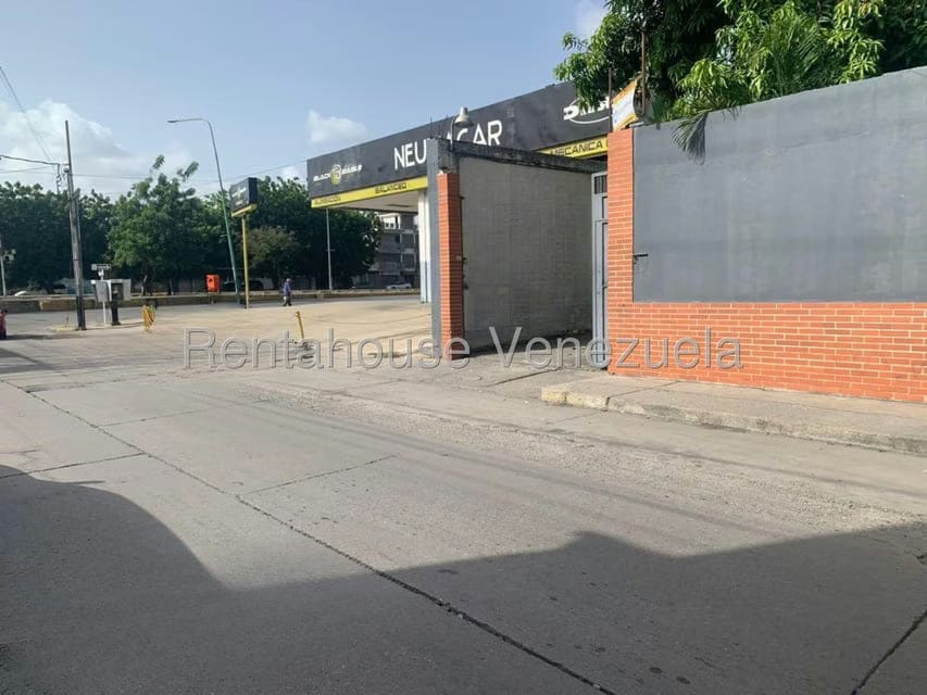 Comercial (Galpon - Deposito) en Alquiler en Centro, Lara - 27