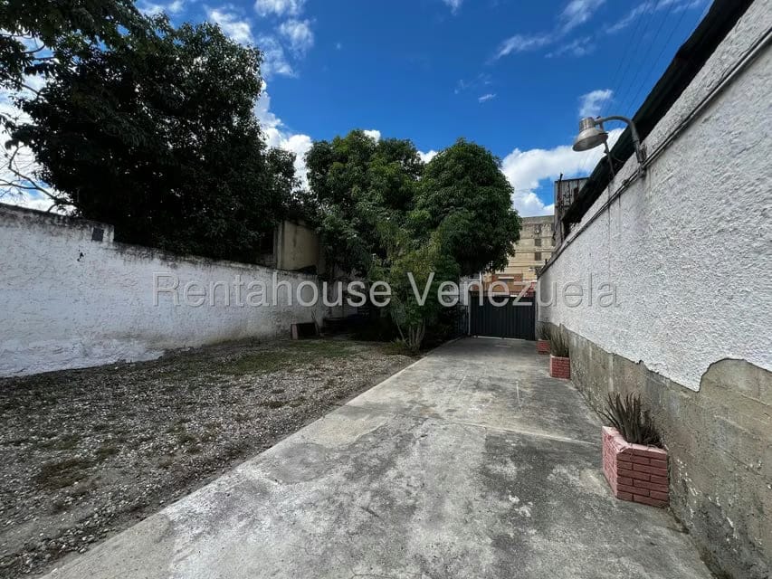 Comercial (Galpon - Deposito) en Alquiler en Centro, Lara - 4