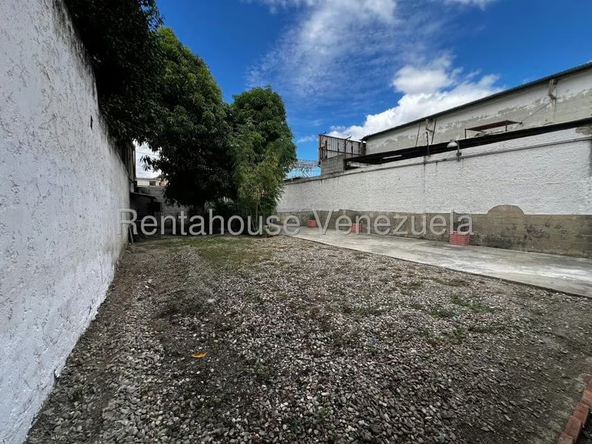 Comercial (Galpon - Deposito) en Alquiler en Centro, Lara - 5