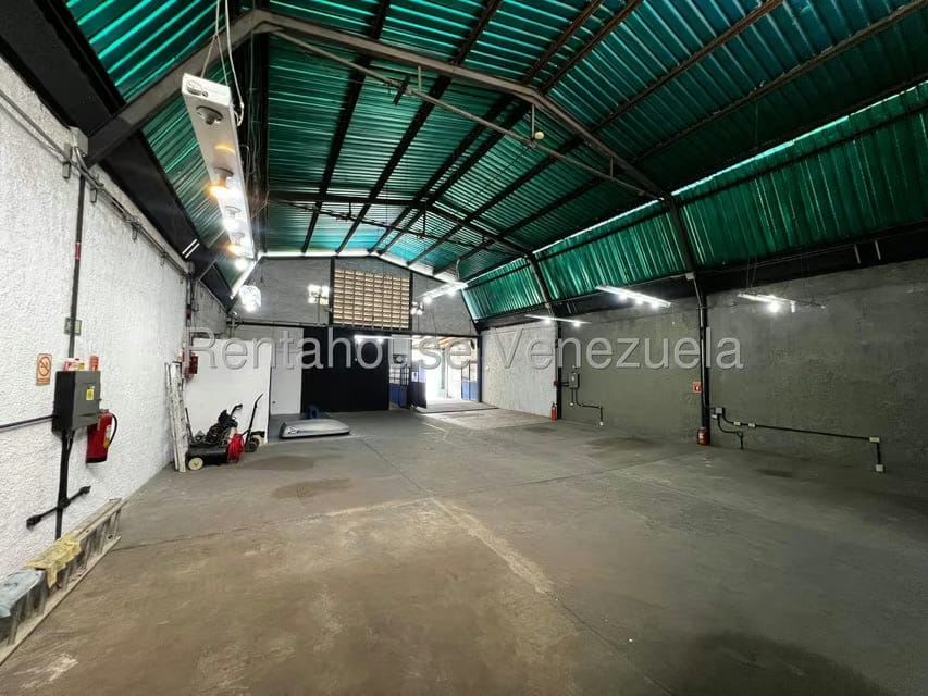 Comercial (Galpon - Deposito) en Alquiler en Centro, Lara - 8