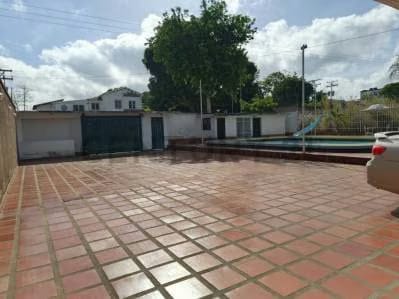 Casa Quinta en la Exclusiva Avenida Táchira de Ciudad Bolívar - 2