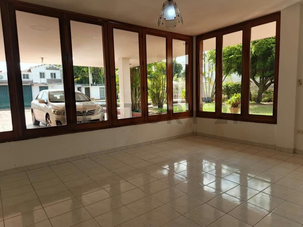 Casa Quinta en la Exclusiva Avenida Táchira de Ciudad Bolívar - 11