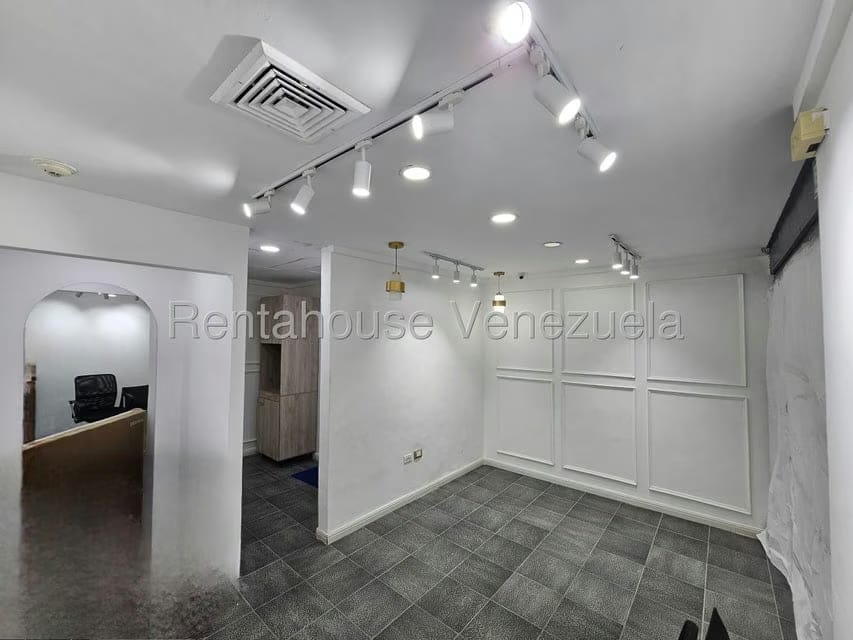 Comercial (Local Comercial) en Venta en Los Samanes, Distrito Metropolitano - 5