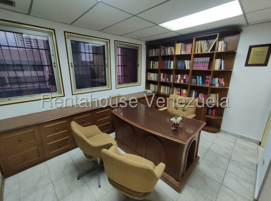 Comercial (Oficina) en Alquiler en Parroquia Santa Teresa, Distrito Metropolitano - 2