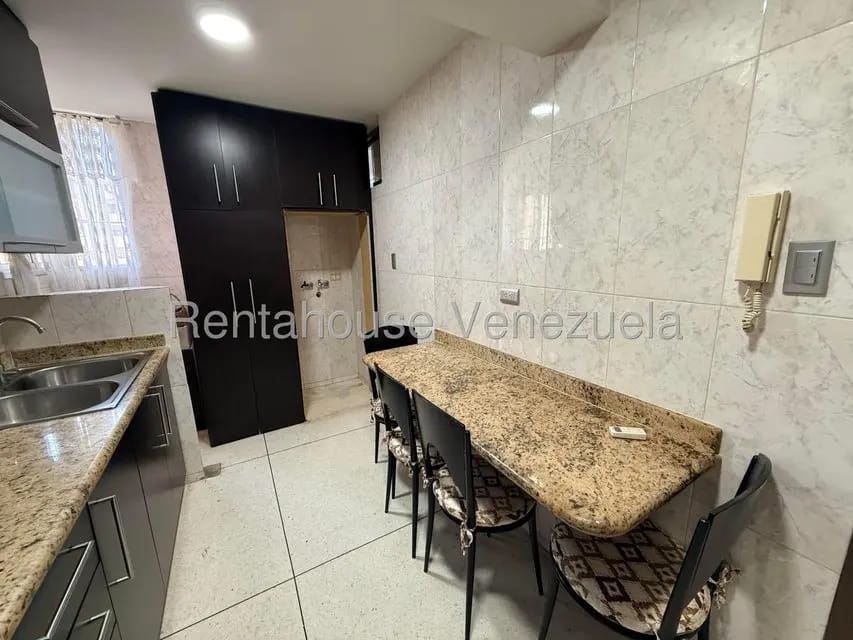 Apartamento (1 Nivel) en Alquiler en La Florida, Distrito Metropolitano - 11