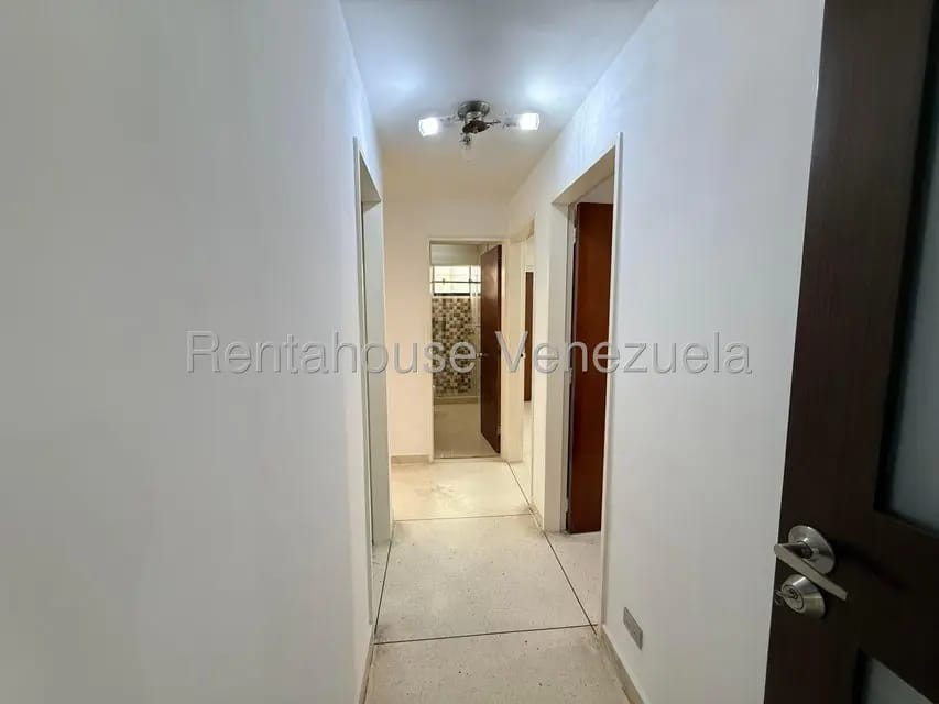 Apartamento (1 Nivel) en Alquiler en La Florida, Distrito Metropolitano - 14