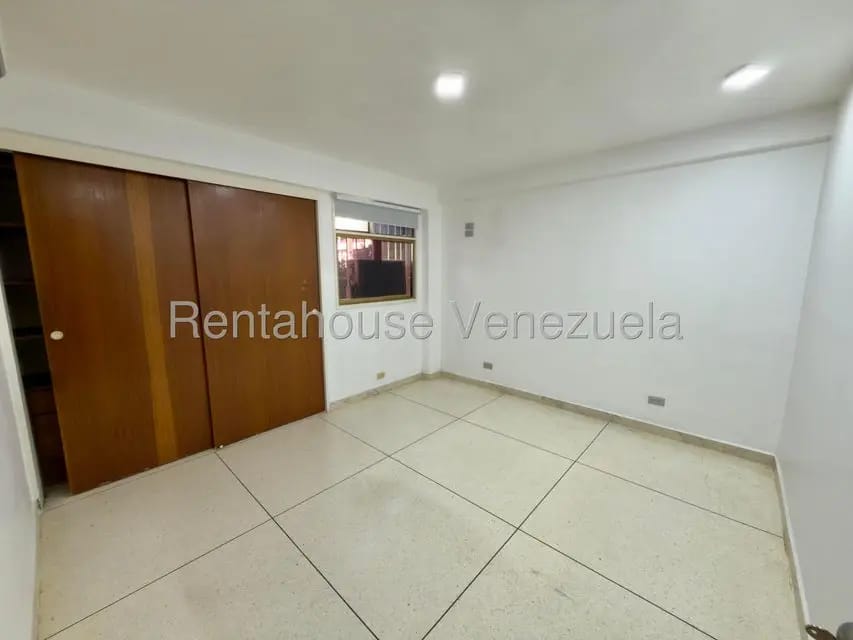 Apartamento (1 Nivel) en Alquiler en La Florida, Distrito Metropolitano - 15