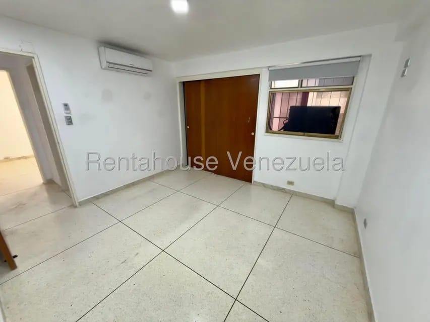 Apartamento (1 Nivel) en Alquiler en La Florida, Distrito Metropolitano - 16
