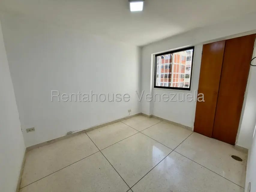 Apartamento (1 Nivel) en Alquiler en La Florida, Distrito Metropolitano - 19