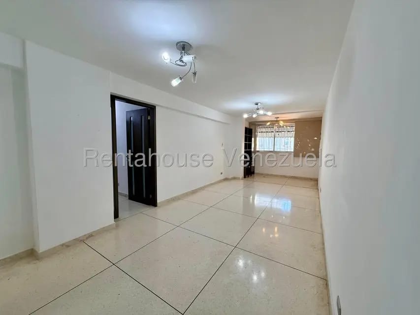 Apartamento (1 Nivel) en Alquiler en La Florida, Distrito Metropolitano - 3