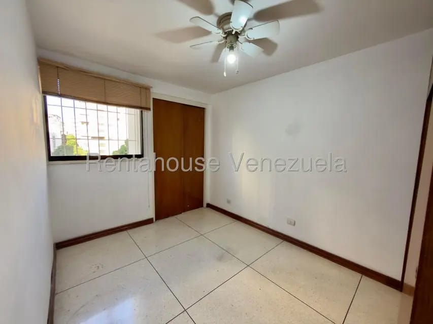 Apartamento (1 Nivel) en Alquiler en La Florida, Distrito Metropolitano - 23