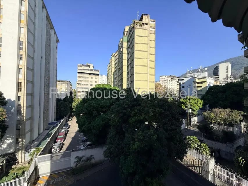 Apartamento (1 Nivel) en Alquiler en La Florida, Distrito Metropolitano - 24