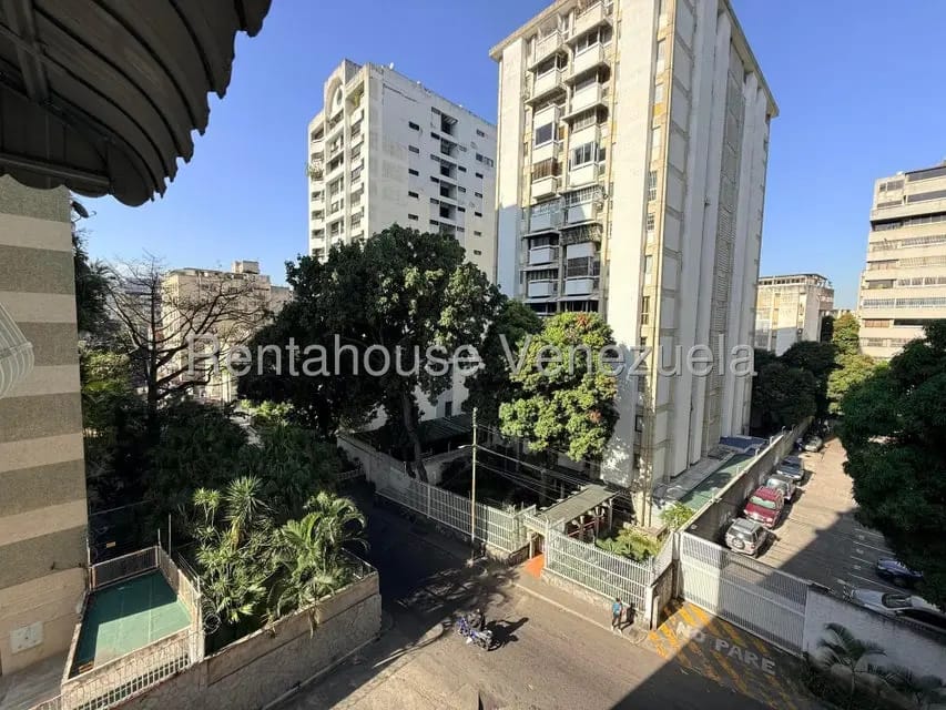 Apartamento (1 Nivel) en Alquiler en La Florida, Distrito Metropolitano - 25