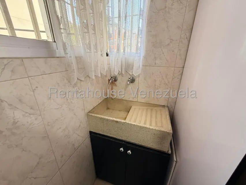 Apartamento (1 Nivel) en Alquiler en La Florida, Distrito Metropolitano - 26