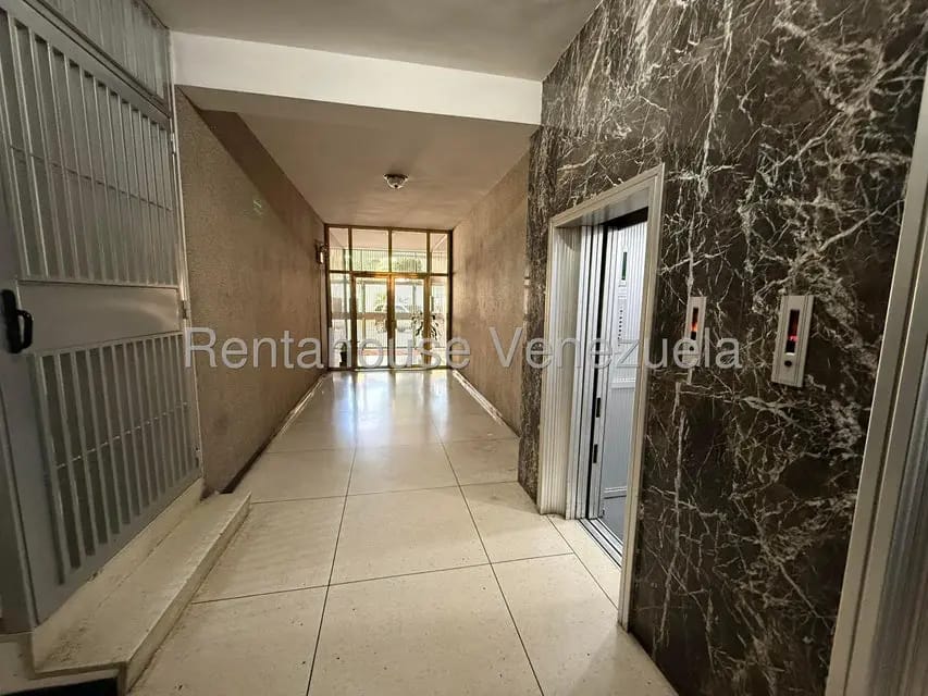 Apartamento (1 Nivel) en Alquiler en La Florida, Distrito Metropolitano - 28
