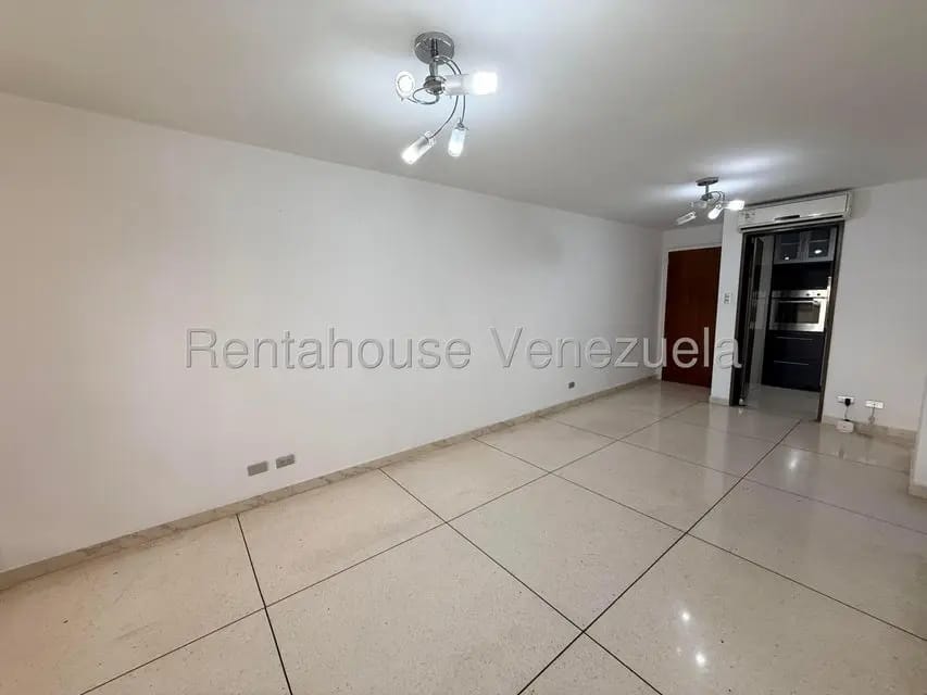Apartamento (1 Nivel) en Alquiler en La Florida, Distrito Metropolitano - 5