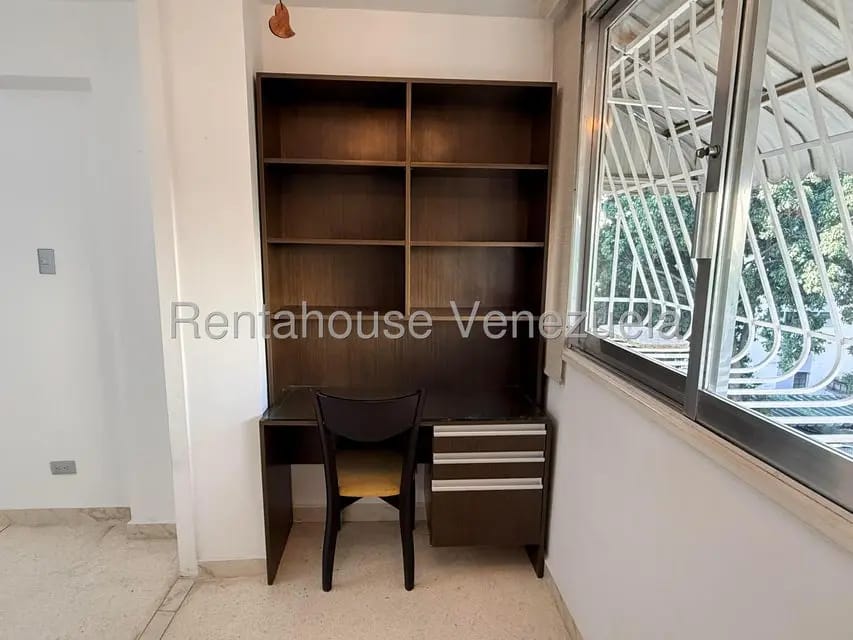 Apartamento (1 Nivel) en Alquiler en La Florida, Distrito Metropolitano - 8