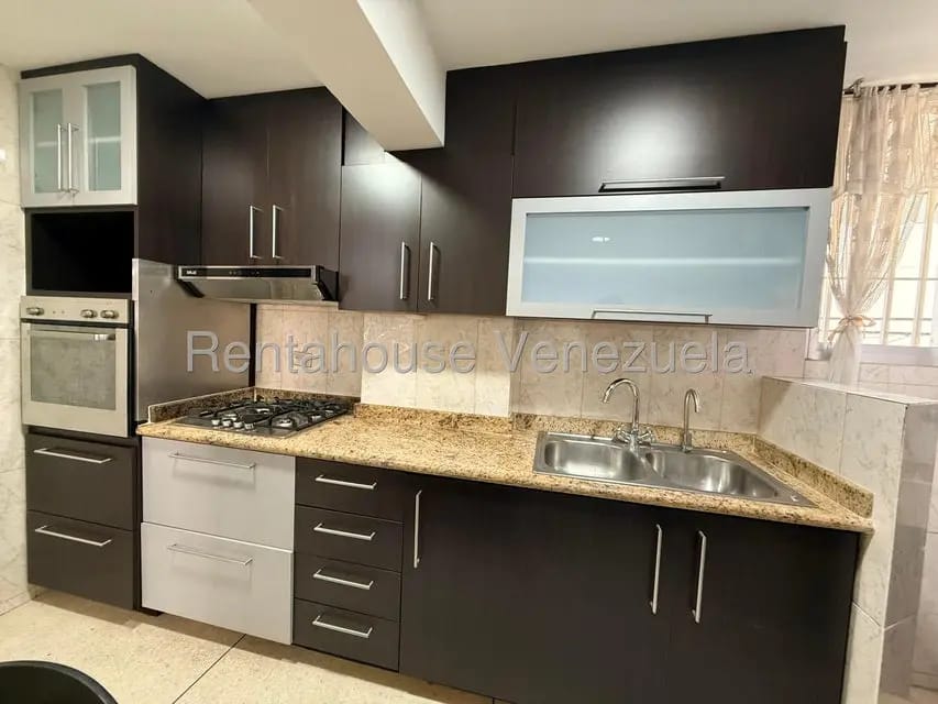 Apartamento (1 Nivel) en Alquiler en La Florida, Distrito Metropolitano - 9