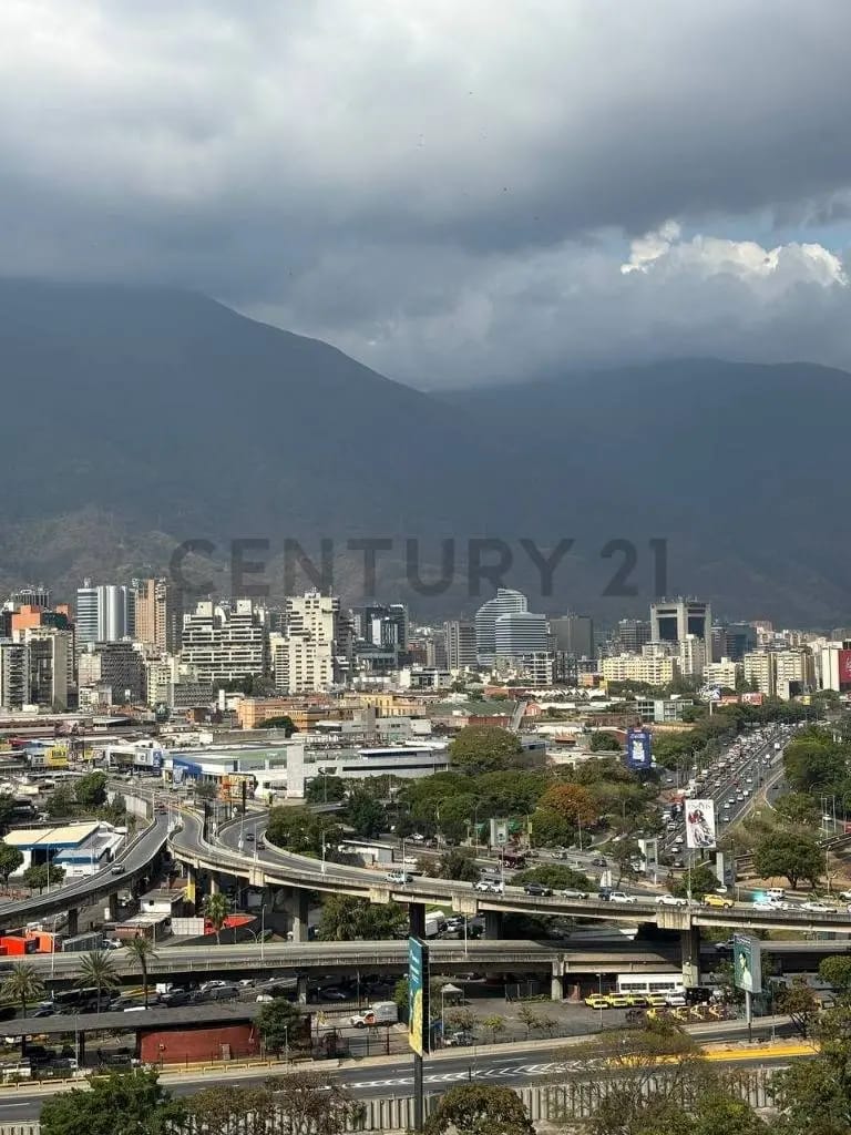 VENTA DE OFICINAS (OBRA GRIS) EN TORRE LUXOR. LAS MERCEDES, CARACAS. - 4