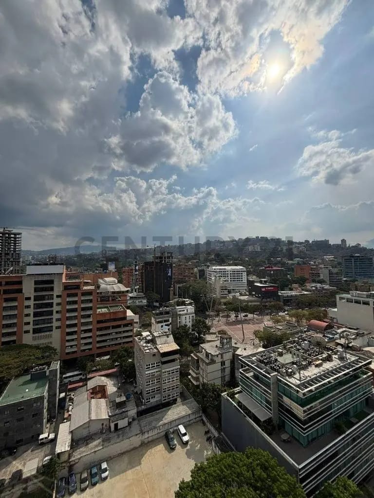 VENTA DE OFICINAS (OBRA GRIS) EN TORRE LUXOR. LAS MERCEDES, CARACAS. - 8