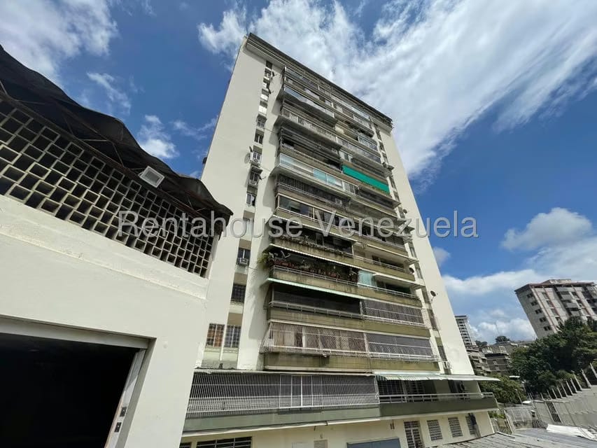 Apartamento (1 Nivel) en Venta en El Marques, Distrito Metropolitano - 2