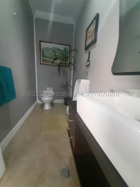 Casa (Duplex) en Venta en Lomas de La Lagunita, Distrito Metropolitano - 25