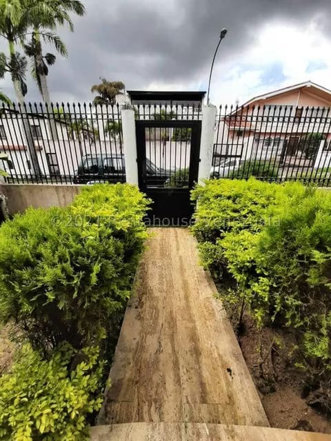Casa (Duplex) en Venta en Lomas de La Lagunita, Distrito Metropolitano - 4