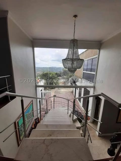 Casa (Duplex) en Venta en Lomas de La Lagunita, Distrito Metropolitano - 35
